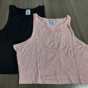 Set of 2 crop tops Size L